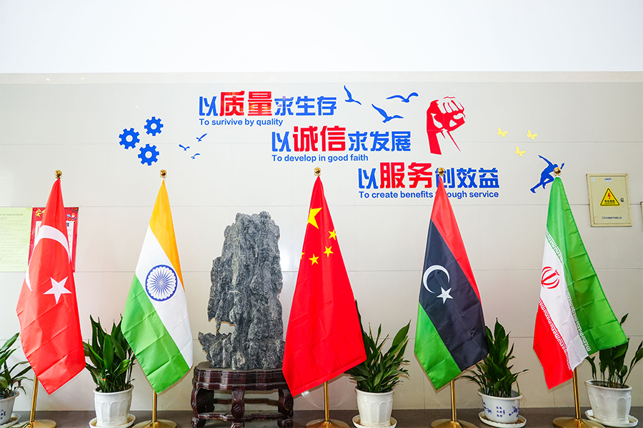 میز جلو کارخانه