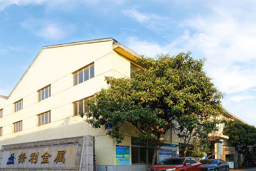 نمای بیرونی کارخانه